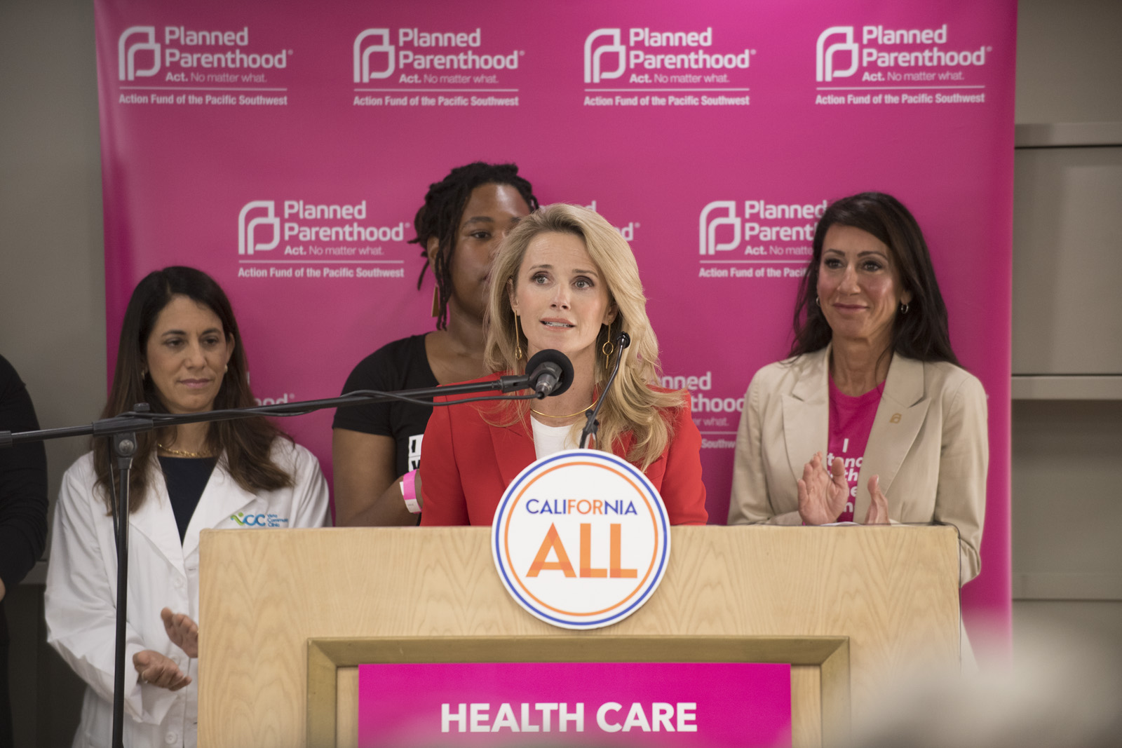 In Face of Attacks on Women’s Health, Governor and First Partner Rally in Support of Reproductive Health and Freedom in San Diego 