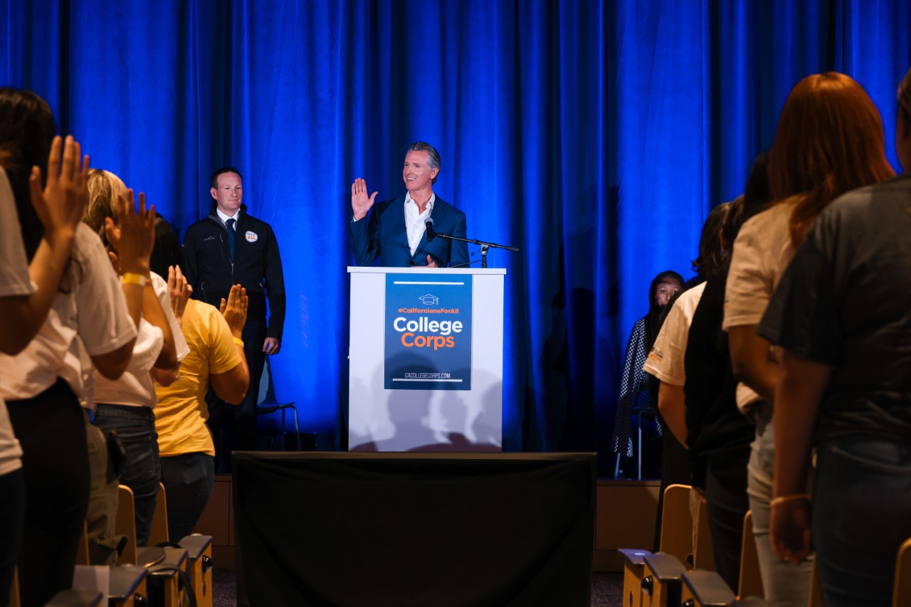 Governor Newsom Inducts Inaugural #CaliforniansForAll College Corps Fellows - Vimarsana News