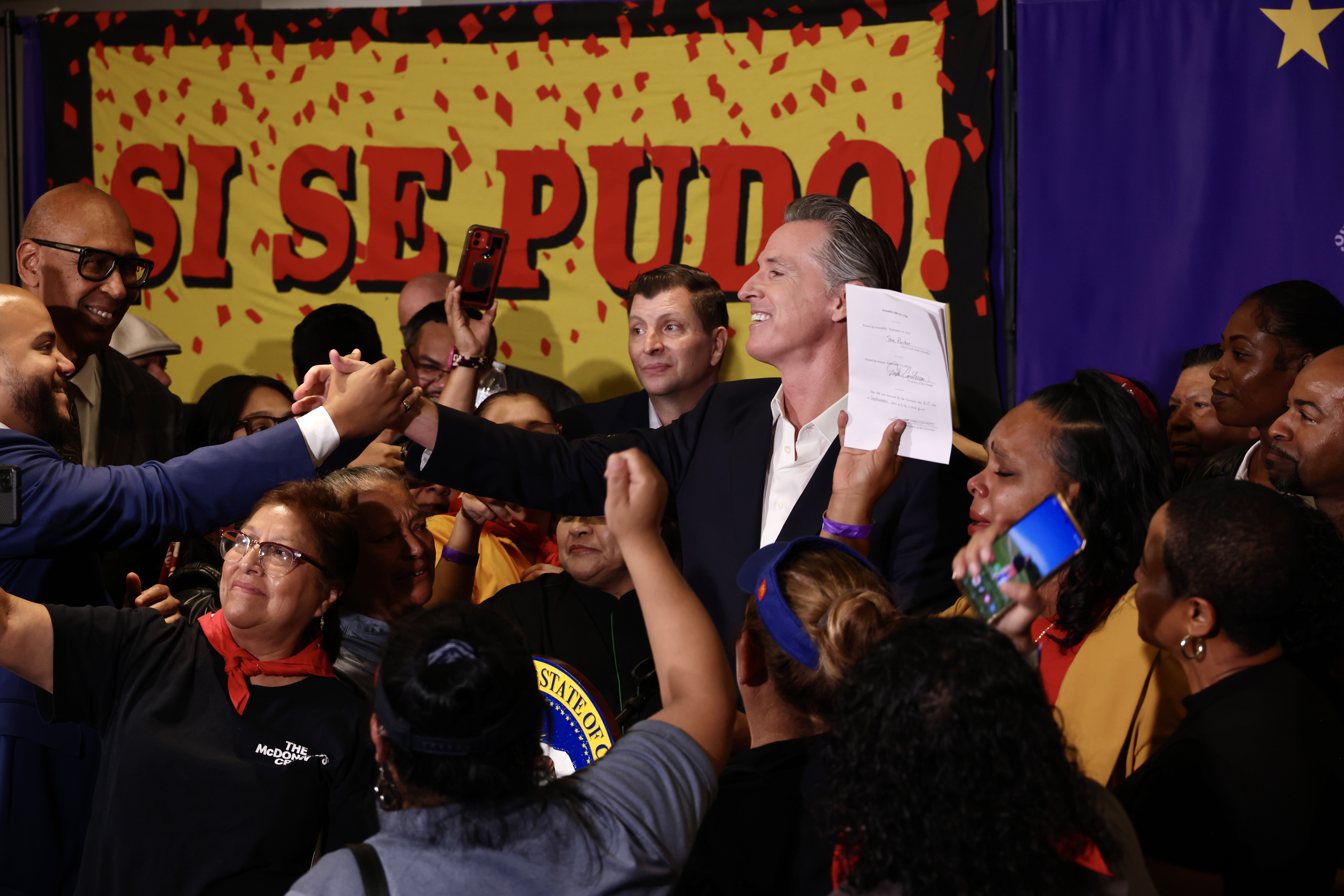 California Increases Minimum Wage, Protections for Fast-Food Workers